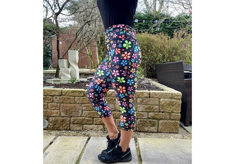 Capri Dazzling Daisies leggings with pockets