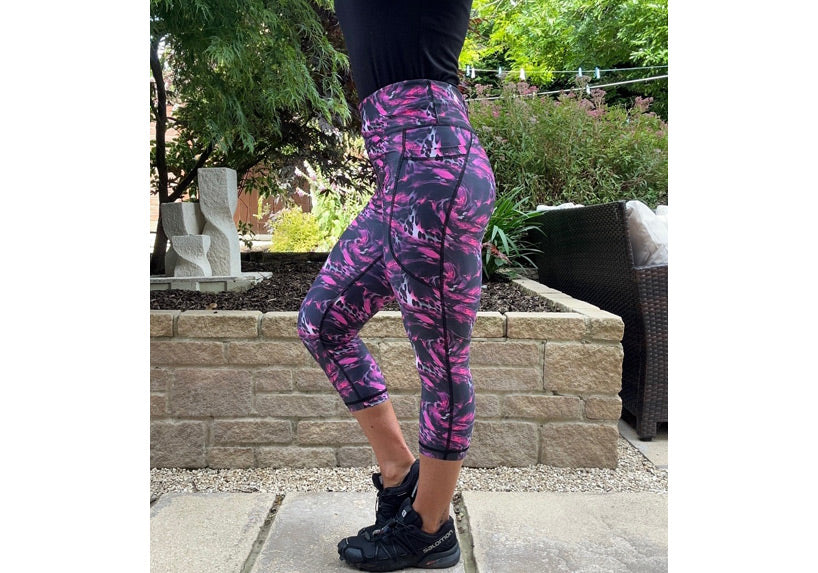 Capri Feline Fantasy leggings with pockets