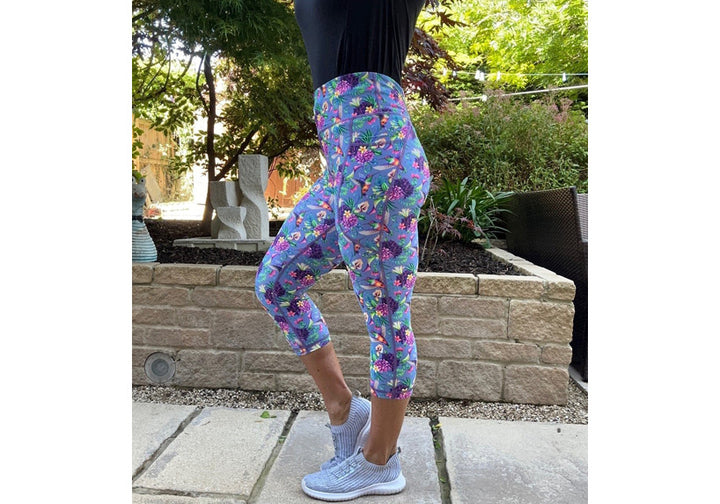 Capri Hummingbird leggings with pockets