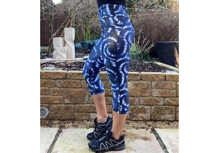 Capri Blue Vortex leggings with pockets